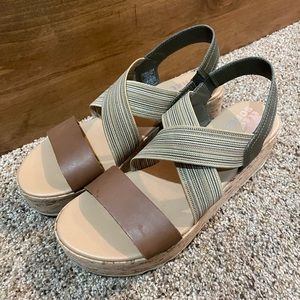 Sorel Elastic Sandals